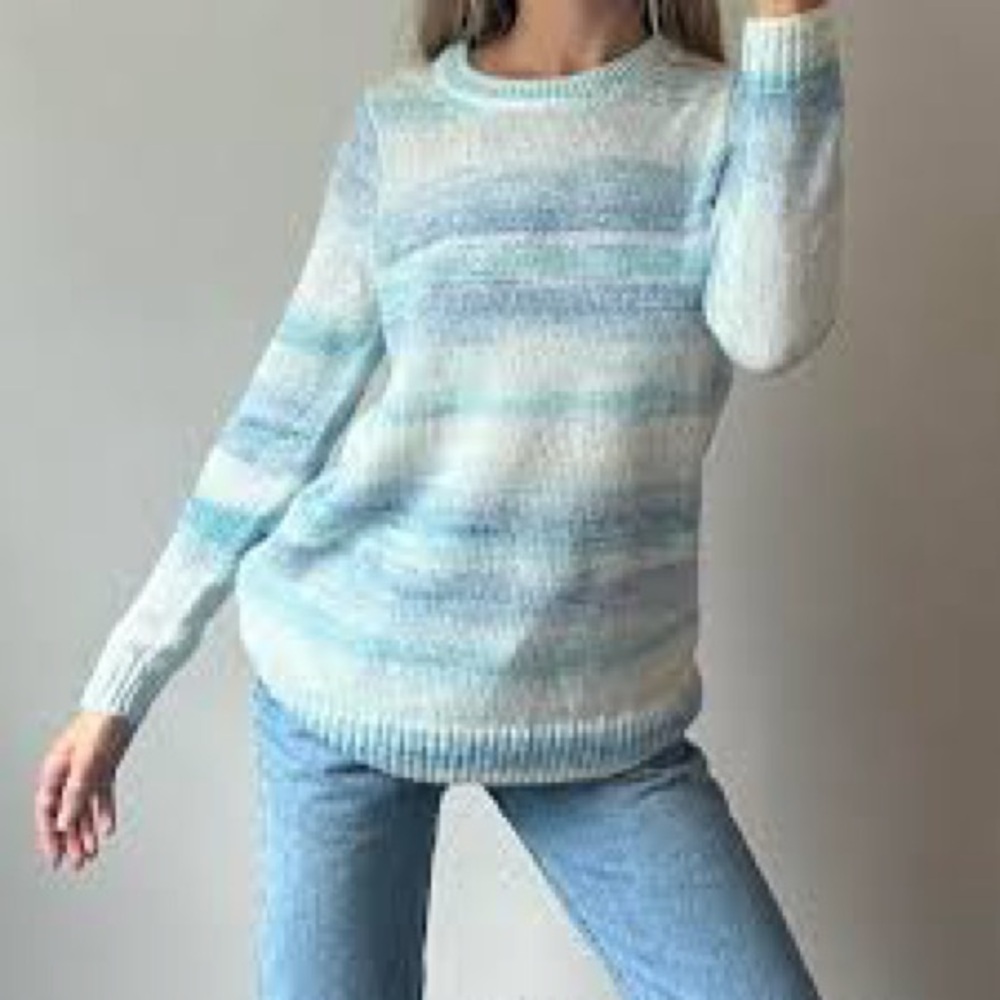 Gap Women’s SUPER SOFT Knit blue & white striped Sweater Size XL Crewneck